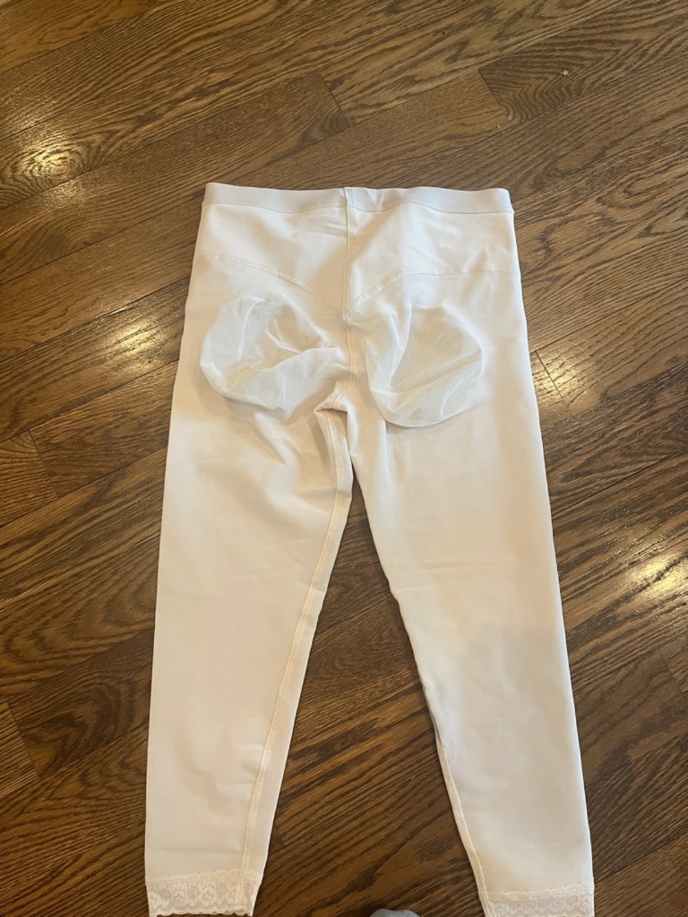 Equilibrium NWT GIRDLE M Cream Lace-Hem Leggings made in Colombia - Picture 2 of 2